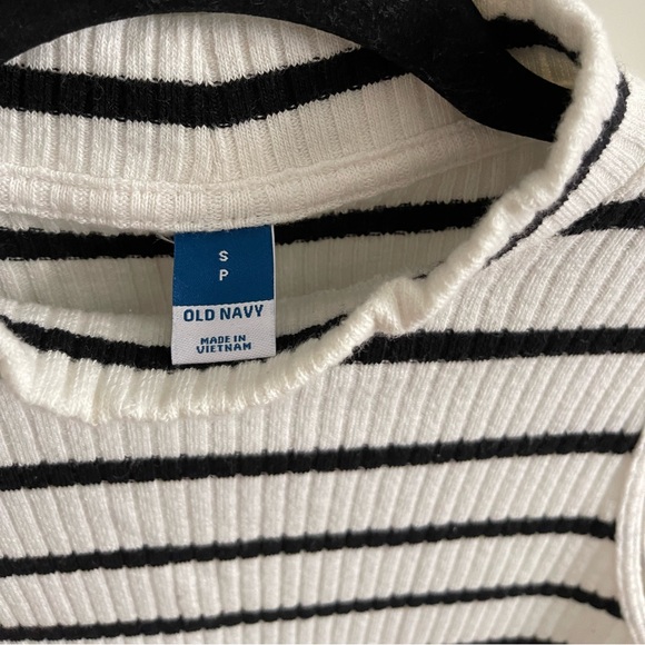 Mock-Neck Rib-Knit Top - Picture 3 of 4